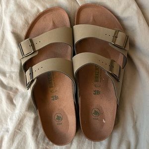 NWOT: men’s Birkenstocks Arizona